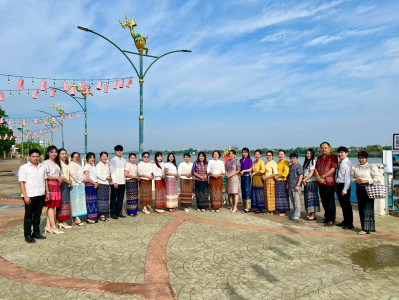 กิจกรรม “นุ่งผ้าไทย ใส่บาตรริมโขง ภายใต้โครงการ ... พารามิเตอร์รูปภาพ 1